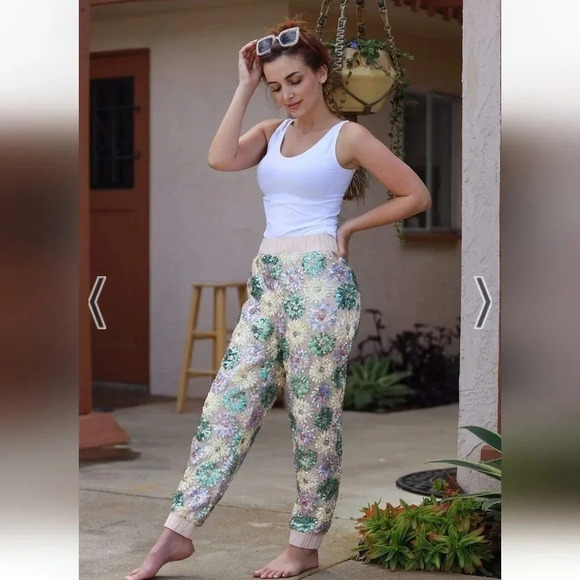 NWT Anthropologie Eva Franco Fernanda in Rose Floral Daisy Sequined Joggers - Picture 1 of 6